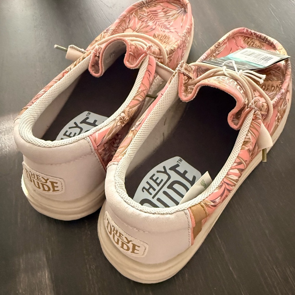 Hey Dude Shoes NWT - Picture 2 of 4